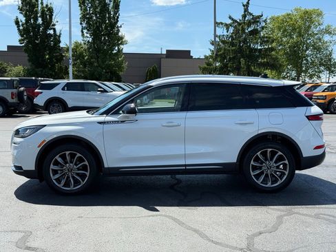 Used 2022 Lincoln Corsair AWD w/ Premium Package image 7