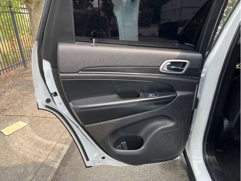 Used 2020 Jeep Grand Cherokee Limited w/ Luxury Group II image 18