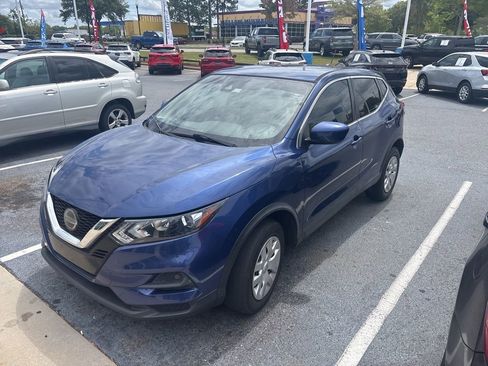 Used 2020 Nissan Rogue Sport S image 1