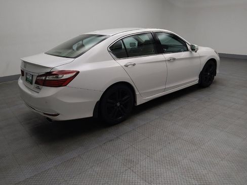 Used 2017 Honda Accord Touring image 10