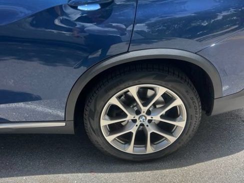 Used 2022 BMW X5 xDrive40i w/ Premium Package AWD/4WD image 1