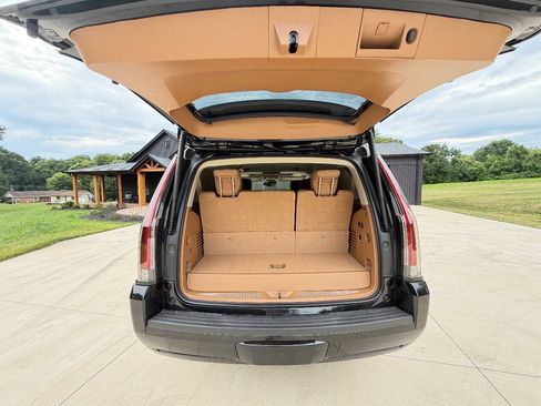 Used 2016 Cadillac Escalade Platinum AWD/4WD image 8