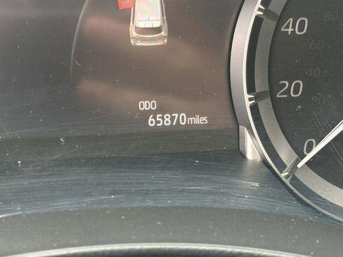 Used 2023 Toyota Highlander LE FWD image 13