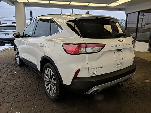 Certified 2022 Ford Escape Titanium w/ Class II Trailer Tow Package image 9