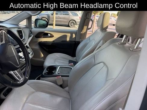 Used 2019 Chrysler Pacifica Touring-L Plus w/ Advanced Safetytec Group FWD image 15