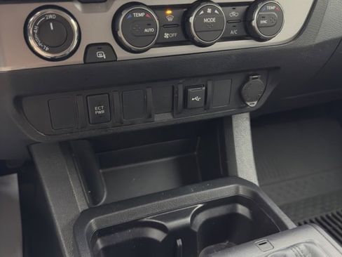 Used 2022 Toyota Tacoma SR image 20