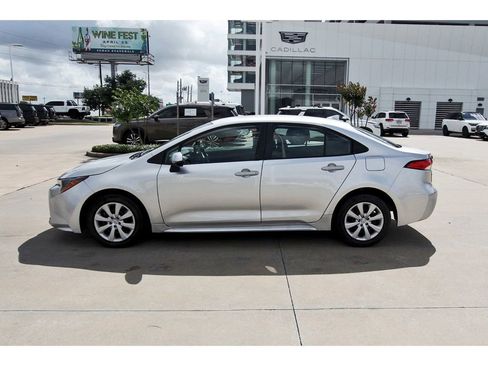 Used 2026 Toyota Corolla LE FWD image 3