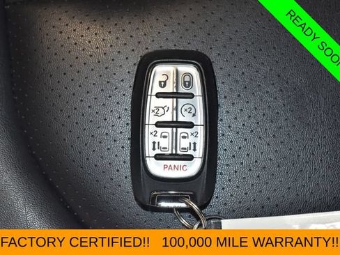 Certified 2025 Chrysler Pacifica Select FWD image 26