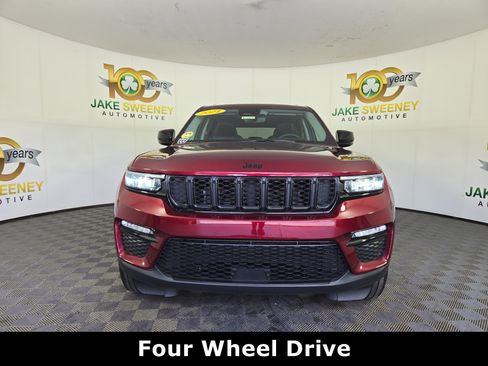Certified 2024 Jeep Grand Cherokee Limited w/ Black Appearance Package AWD/4WD image 3