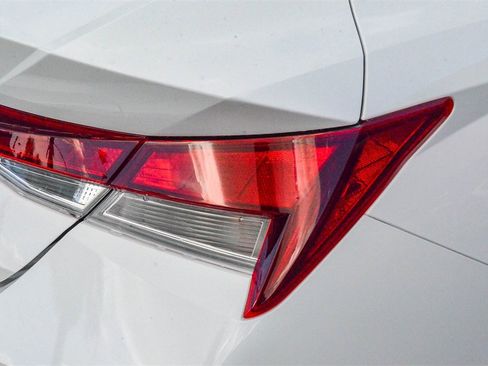 Certified 2024 Hyundai Elantra SEL image 7