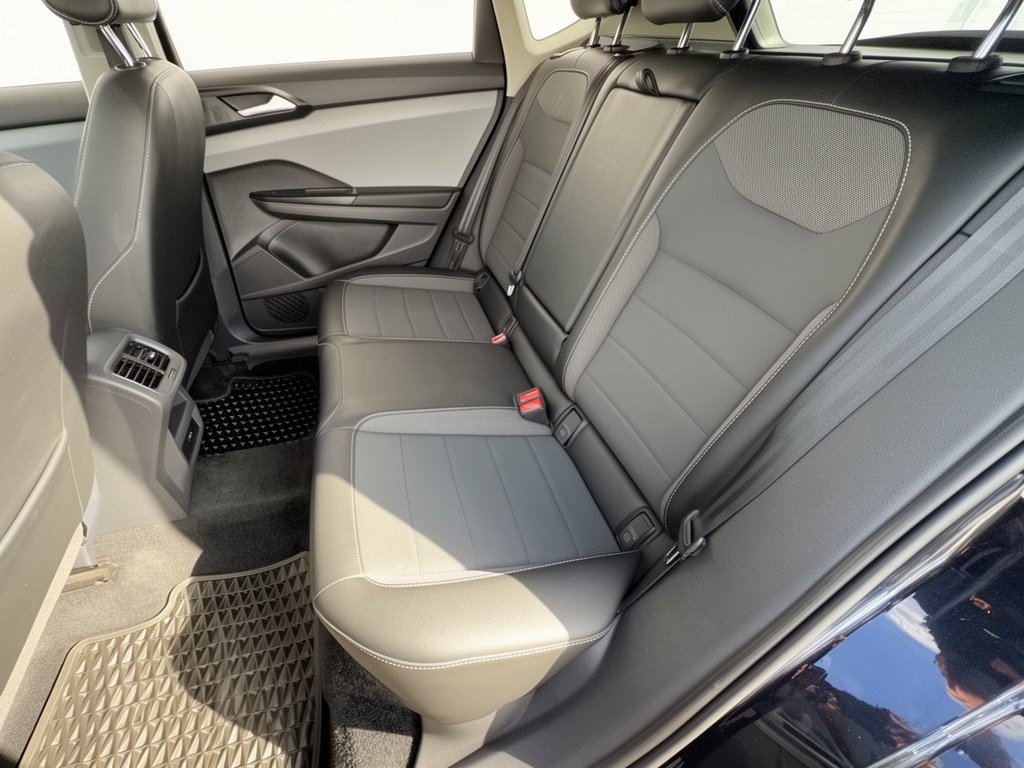 Used 2022 Volkswagen Taos SE FWD image 25