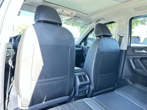 Used 2022 Volkswagen Tiguan SE w/ Panoramic Sunroof Package image 13