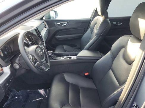 Used 2020 Volvo XC60 T5 Momentum w/ Protection Package Premier image 15