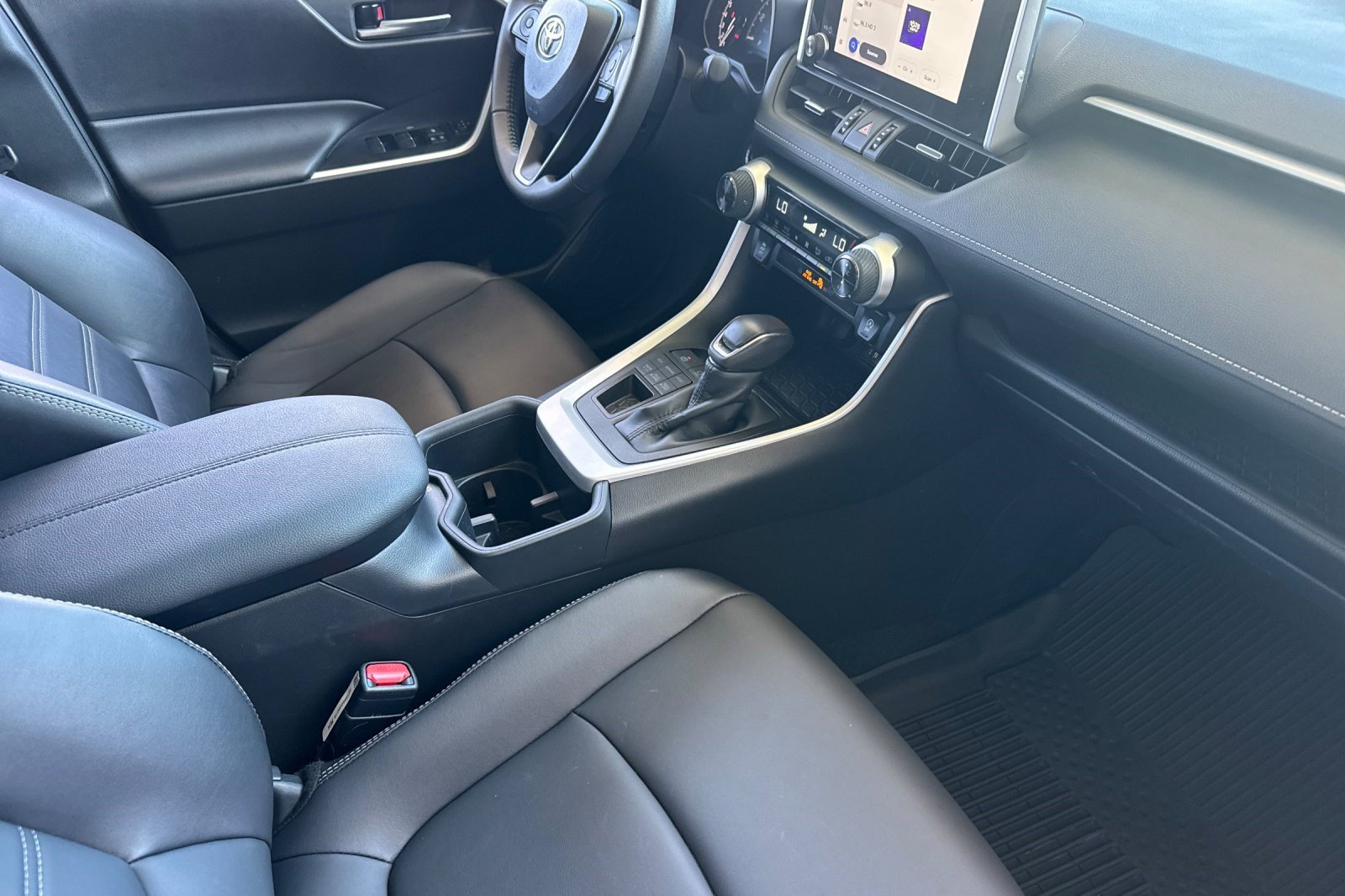 Certified 2025 Toyota RAV4 XLE Premium AWD/4WD image 33