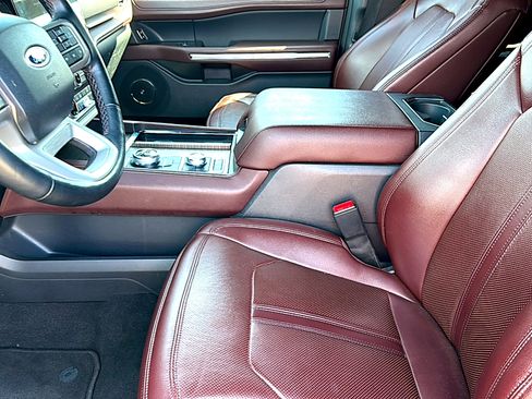 Used 2023 Ford Expedition Limited image 13
