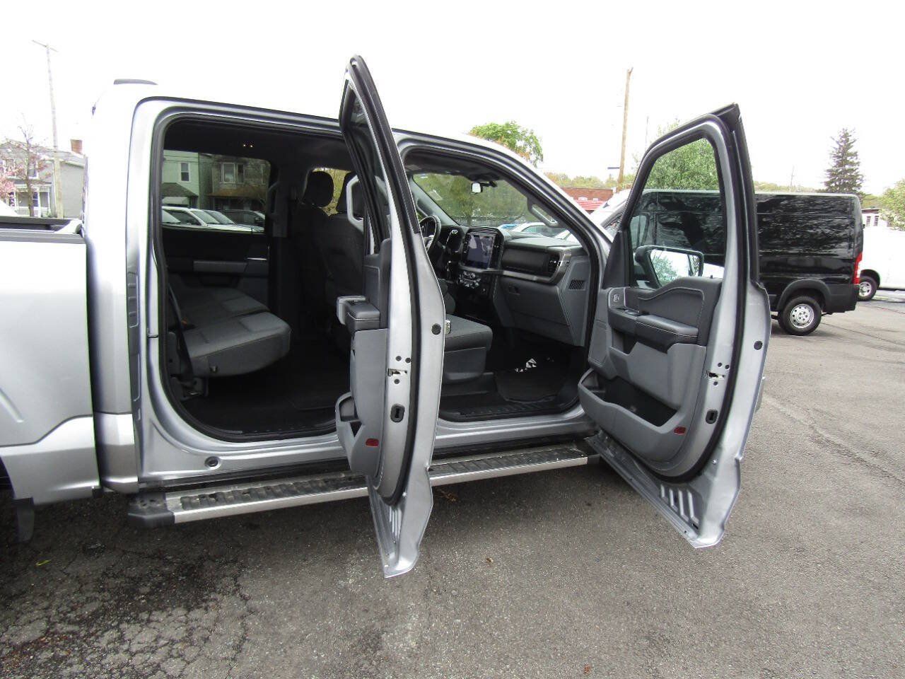 Used 2025 Ford F150 XLT w/ Equipment Group 301A Standard AWD/4WD image 29
