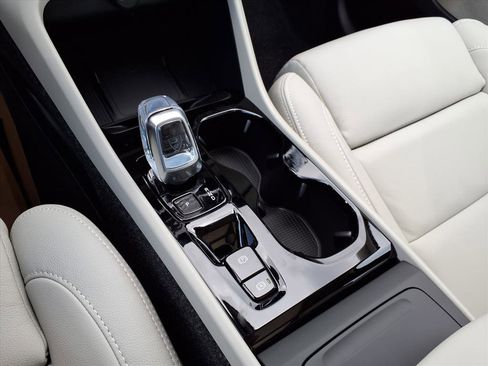 New 2026 Volvo XC40 B5 Plus w/ Protection Package Premier image 14