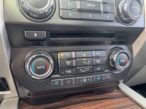 Used 2015 Ford F150 Lariat image 22