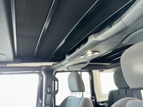 Used 2023 Jeep Wrangler Unlimited w/ Sun & Screen Package image 7