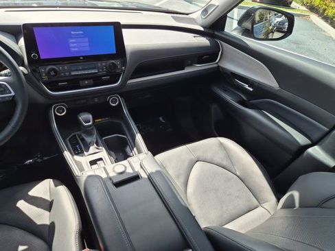 Certified 2024 Toyota Grand Highlander Limited image 12