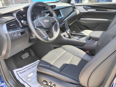 Used 2025 Cadillac XT5 Premium Luxury image 8