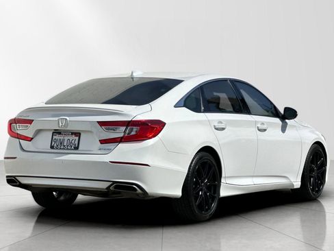 Used 2018 Honda Accord Sport image 3