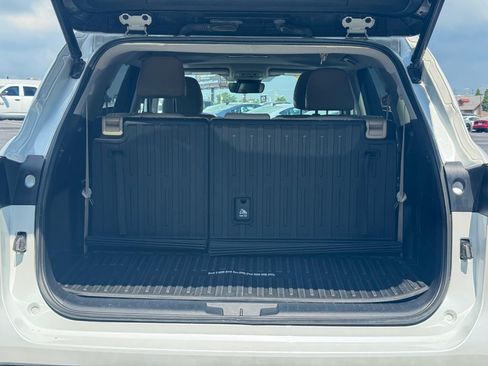 Used 2022 Toyota Highlander XLE FWD image 5