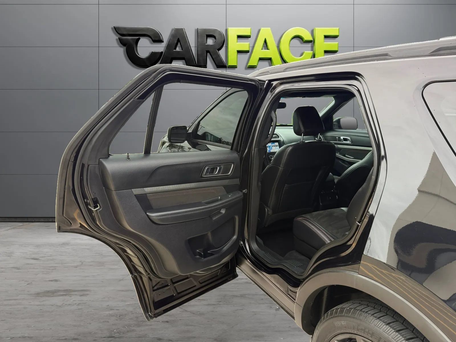 Used 2019 Ford Explorer XLT w/ Equipment Group 202A AWD/4WD image 18