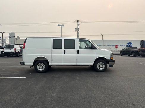 Used 2025 Chevrolet Express 2500 w/ Driver Convenience Package RWD image 4