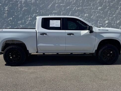 Used 2025 Chevrolet Silverado 1500 Custom image 2