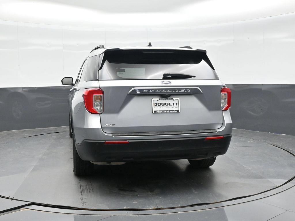 Certified 2021 Ford Explorer XLT RWD image 4