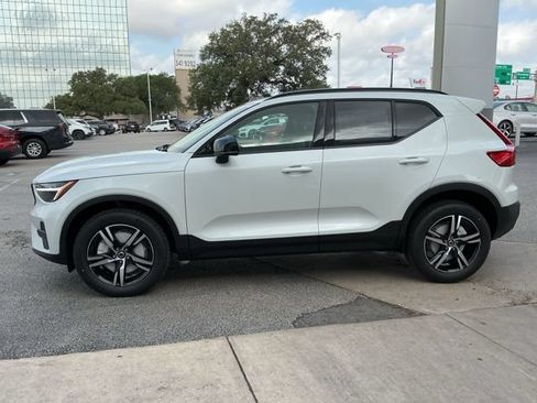 New 2026 Volvo XC40 B5 Core AWD/4WD image 5