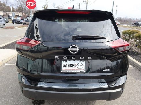 Certified 2025 Nissan Rogue SV AWD/4WD image 7