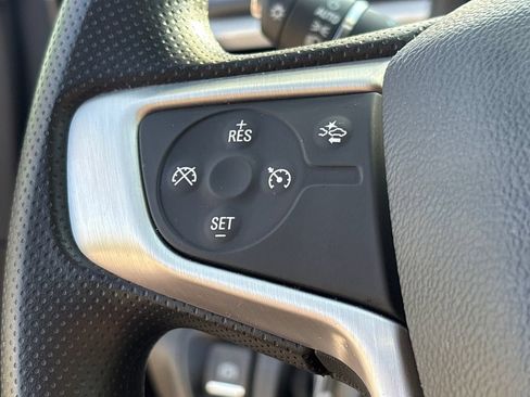 Used 2022 GMC Acadia SLE w/ Driver Convenience Package FWD image 12
