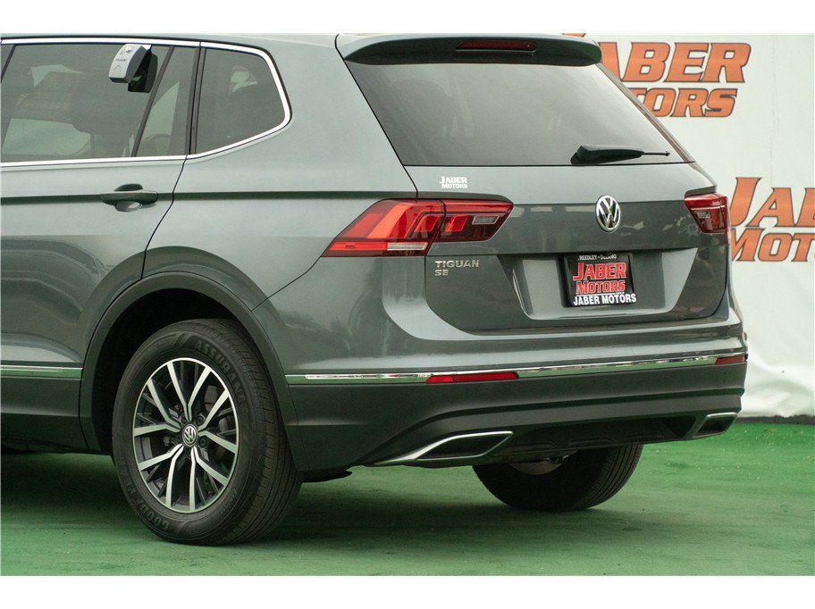 Used 2020 Volkswagen Tiguan SE w/ Panoramic Sunroof Package FWD image 9