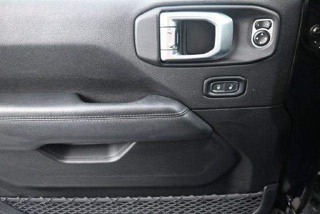 Used 2020 Jeep Wrangler Unlimited Sahara AWD/4WD image 17