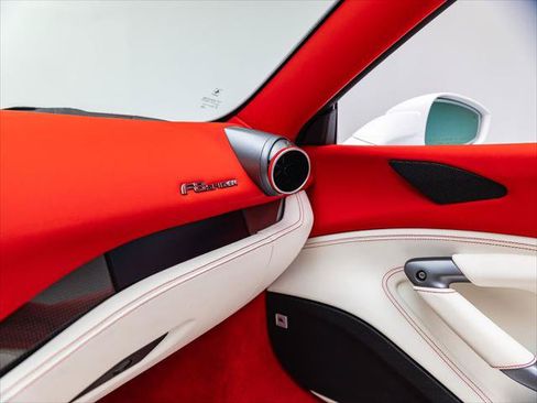 Used 2022 Ferrari F8 Tributo RWD image 39