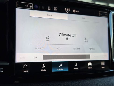 Used 2024 Chrysler Pacifica Touring-L FWD image 3