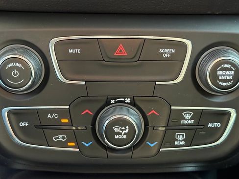 Used 2018 Jeep Compass Latitude w/ Popular Equipment Group AWD/4WD image 31