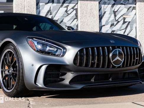 Used 2018 Mercedes-Benz AMG GT R image 2