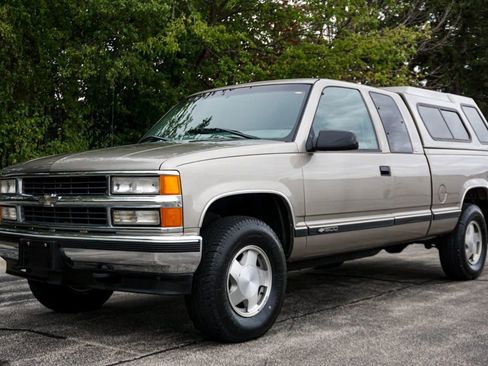 Used 1998 Chevrolet Silverado 1500 4x4 Extended Cab w/ Preferred Equipment Group 2 image 3
