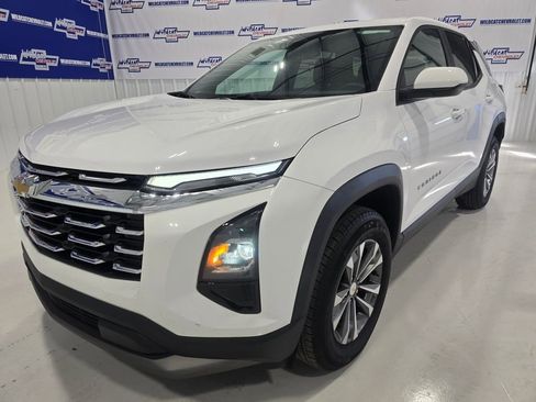 Used 2025 Chevrolet Equinox LT image 3