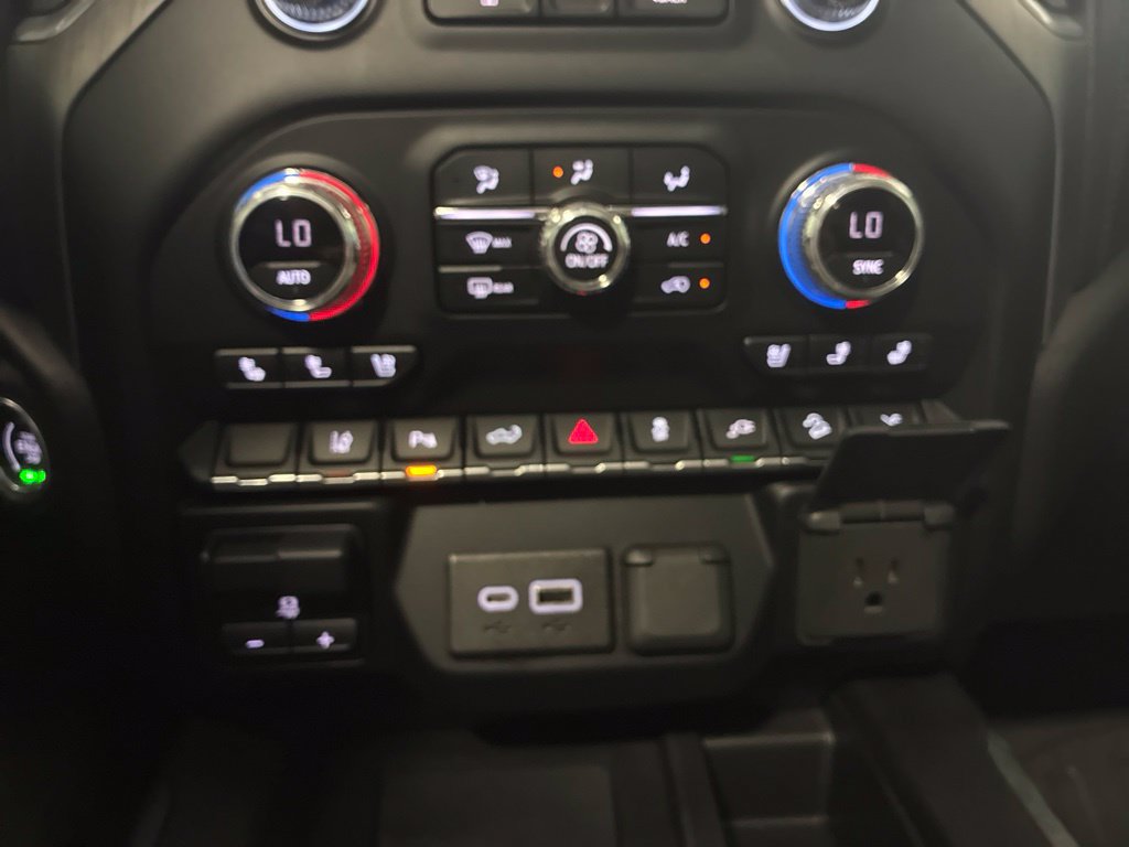 Used 2022 GMC Sierra 2500 Denali w/ Denali Ultimate Package AWD/4WD image 31
