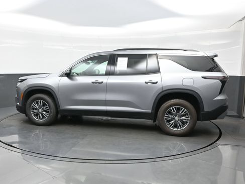 Used 2024 Chevrolet Traverse LT AWD/4WD image 4