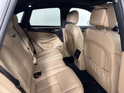 Certified 2025 Porsche Macan image 25