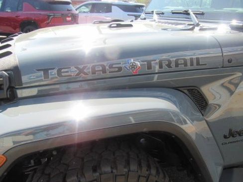 Used 2025 Jeep Gladiator Sport image 5