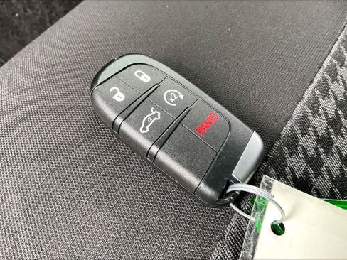 Used 2016 Dodge Challenger SXT RWD image 11