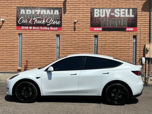 Used 2020 Tesla Model Y Long Range AWD/4WD image 1