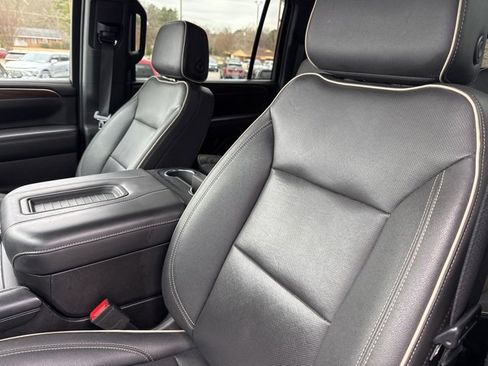 Used 2023 Chevrolet Suburban Premier image 12