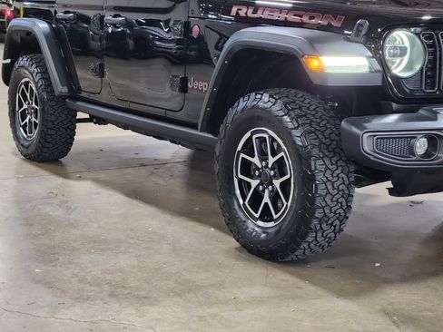 Used 2024 Jeep Wrangler Unlimited Rubicon w/ Safety Group AWD/4WD image 16